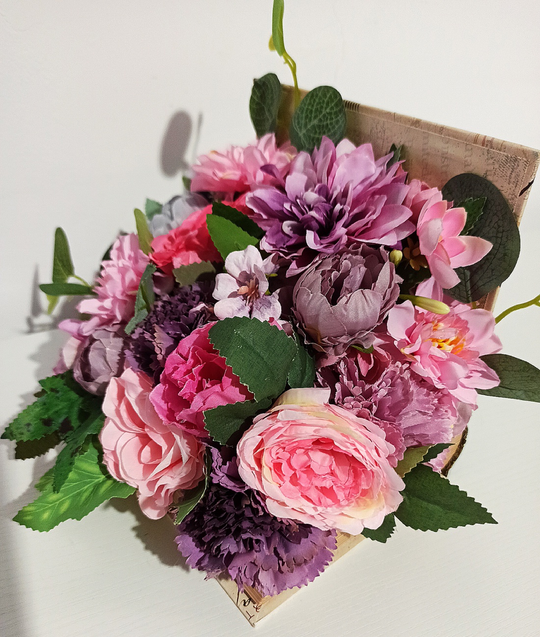 Carte cu dalii roz și violet - casă & stil de viață - decorațiuni de casă - accesorii florale - cutii cu flori - Artynos.ro