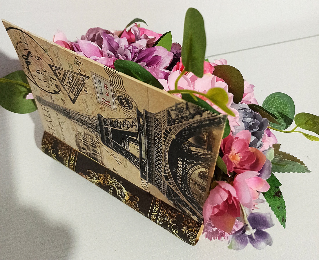 Carte cu dalii roz și violet - casă & stil de viață - decorațiuni de casă - accesorii florale - cutii cu flori - Artynos.ro