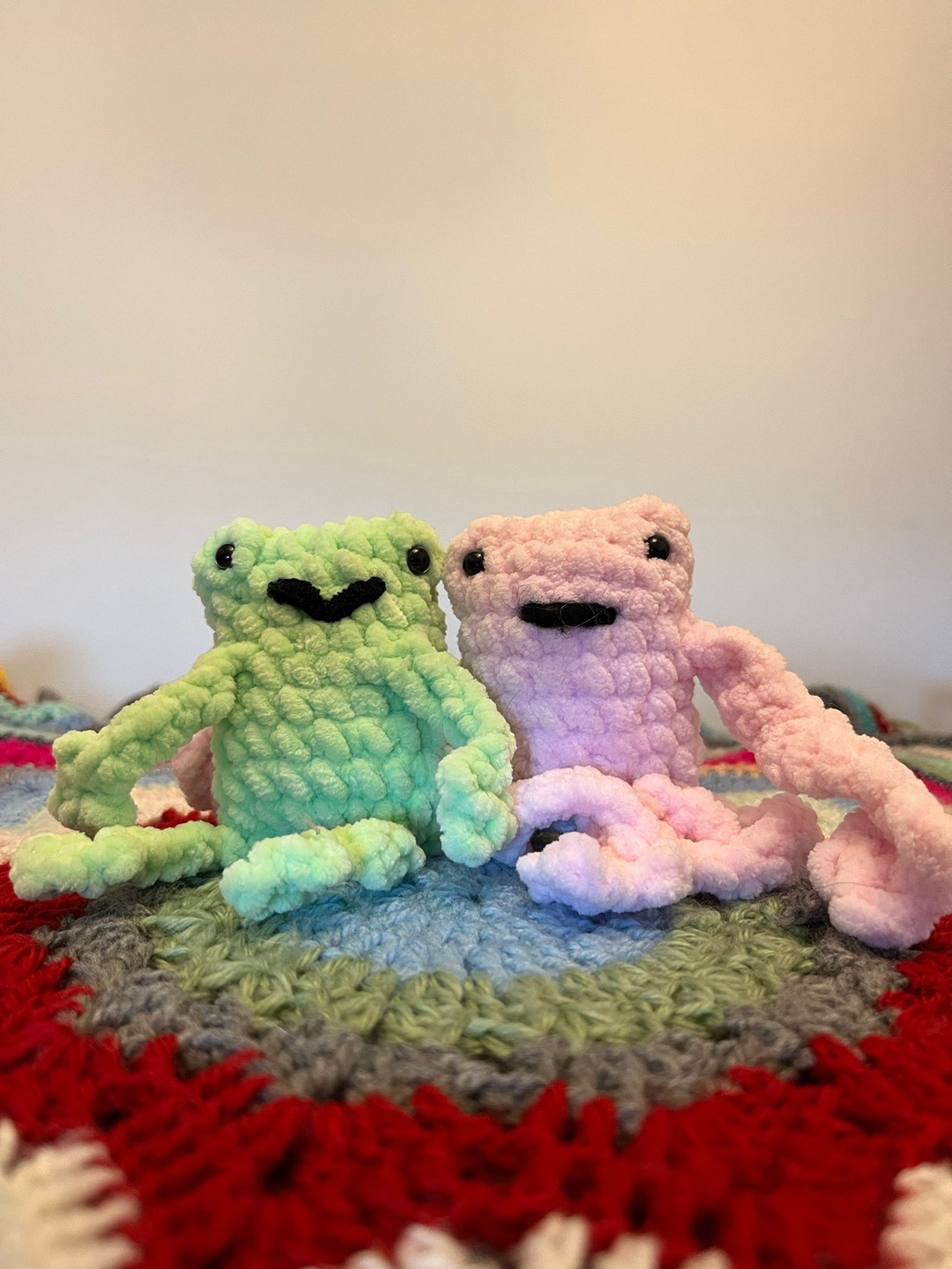 Leggy frog - jucării și echipamente pentru copii - plușuri - broască de pluș - Artynos.ro