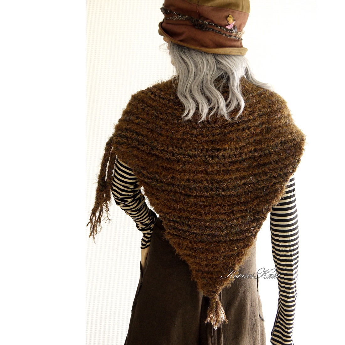 MANDRAGORA / maro - șal cu design tricotat, vestă - îmbrăcăminte și modă - haine damă - poncho - Artynos.ro