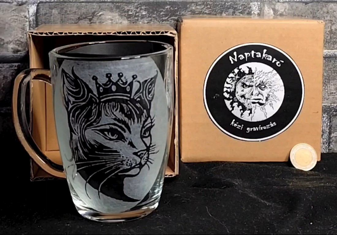 Cană de sticlă cu pisică regină  -  - Artynos.ro