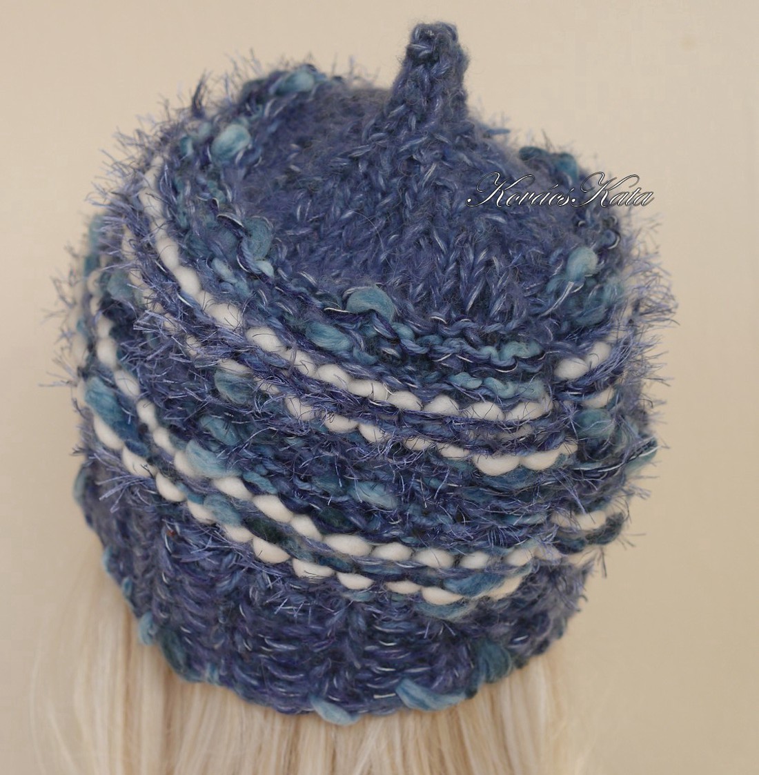 LUCA-SAPI / albastru - Șapcă din lână cu design boem tricotat manual - îmbrăcăminte și modă - eșarfe, pălării, fularuri - căciulă - Artynos.ro