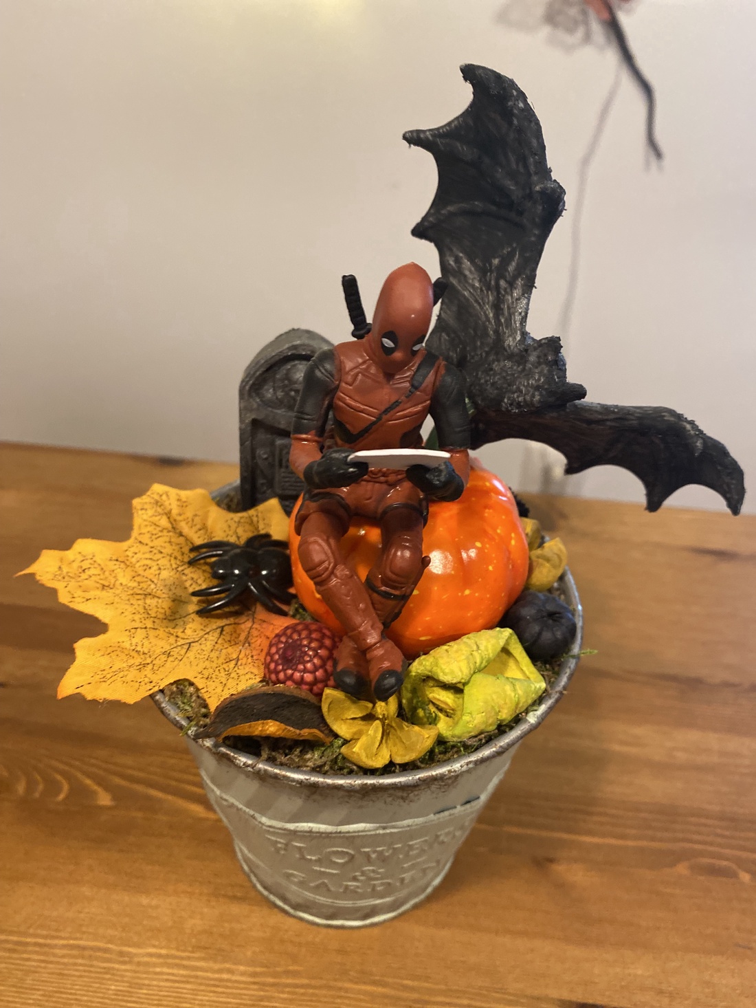 Deadpool decor de toamna - casă & stil de viață - accesorii pentru decorat casa - halloween - tot ce ai nevoie pentru petrecere! - ornamente de halloween - Artynos.ro Deadpool decor de toamna - casă & stil de viață - accesorii pentru decorat casa - halloween - tot ce ai nevoie pentru petrecere! - ornamente de halloween - Artynos.ro