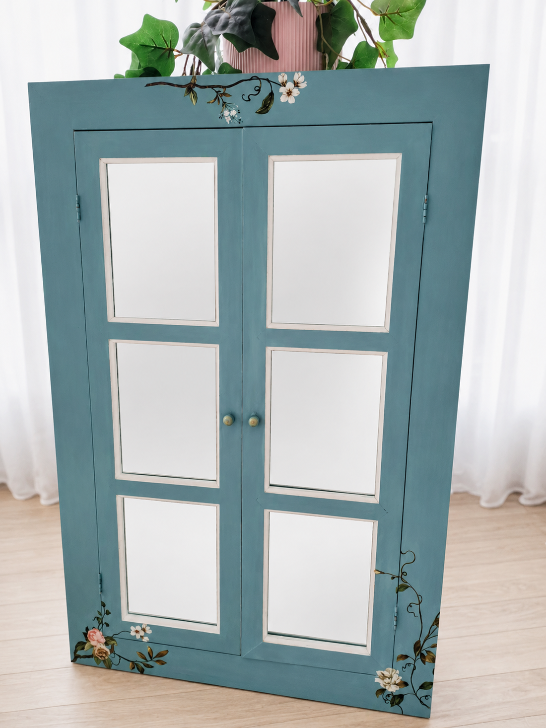 Oglindă decorativă tip fereastră, recondiționată cu Annie Sloan - accesorii nuntă - amintiri și cadouri de nuntă - cadou nuntă - pahar de nuntă, set de sticlă - Artynos.ro