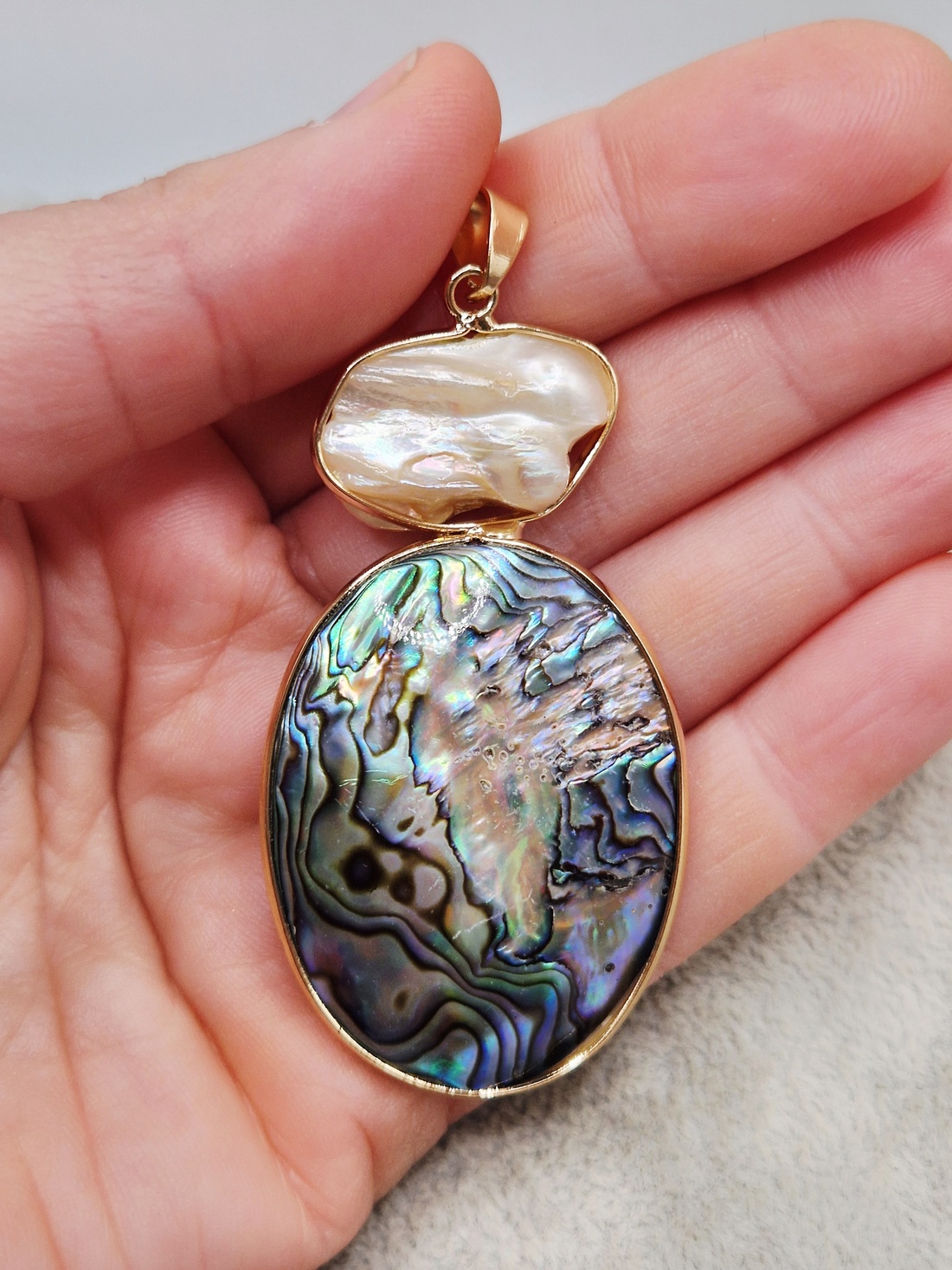 Pandantiv agata albastra dragon vein scoica cu perle 65x31mm - 1 buc - bijuterii - coliere - pandative - Artynos.ro