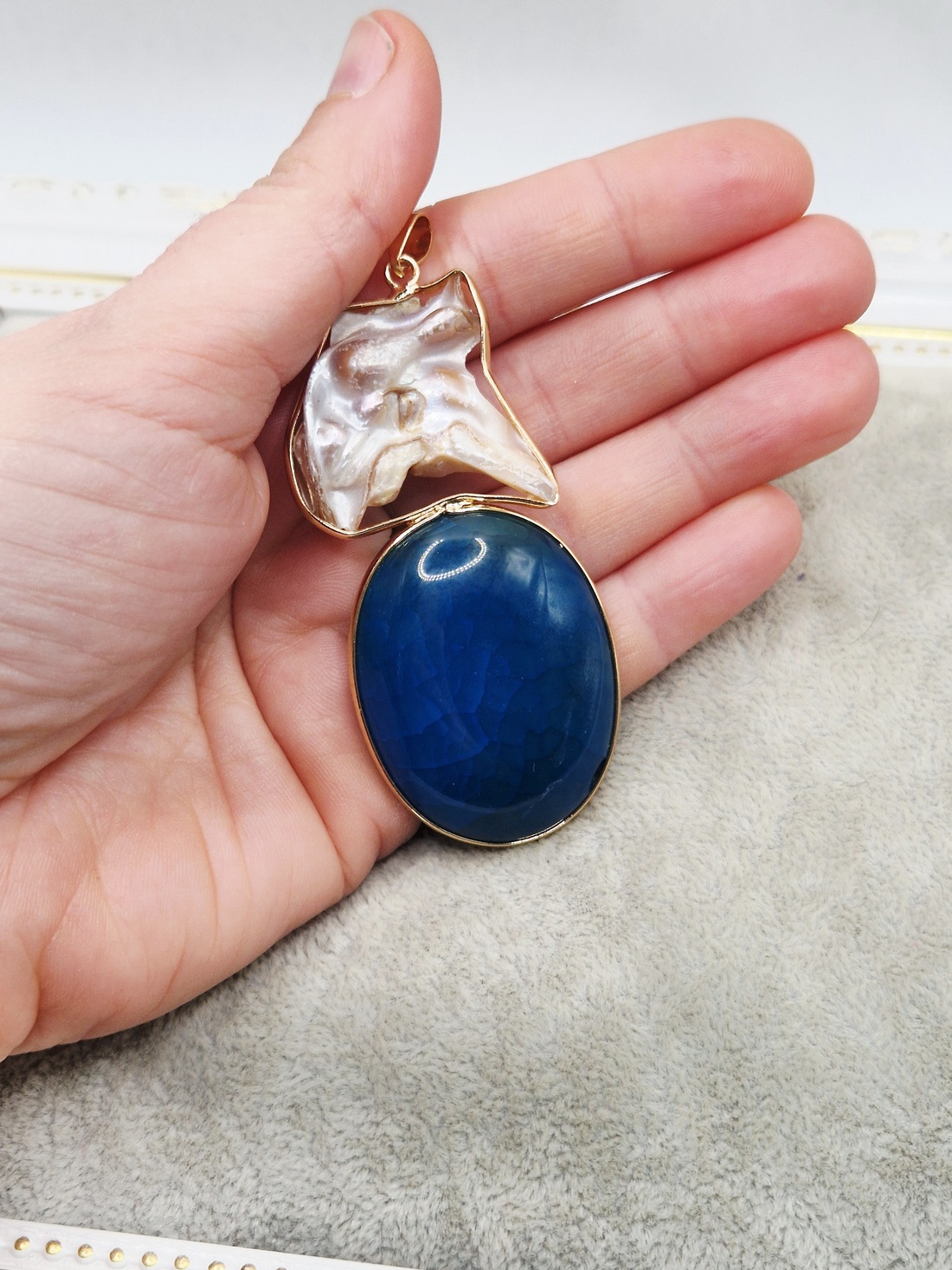 Pandantiv agata albastra cu scoica cu perle 65x31mm - 1 buc - bijuterii - coliere - pandative - Artynos.ro