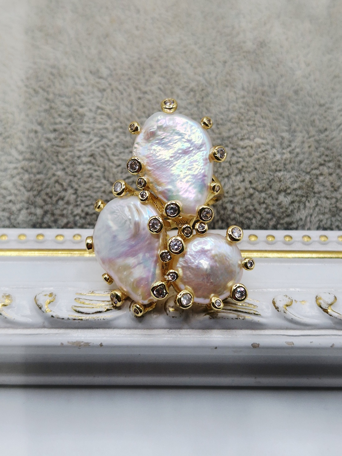 Inel auriu, reglabil, 3 perle naturale - bijuterii - inele - inele cu perle - Artynos.ro