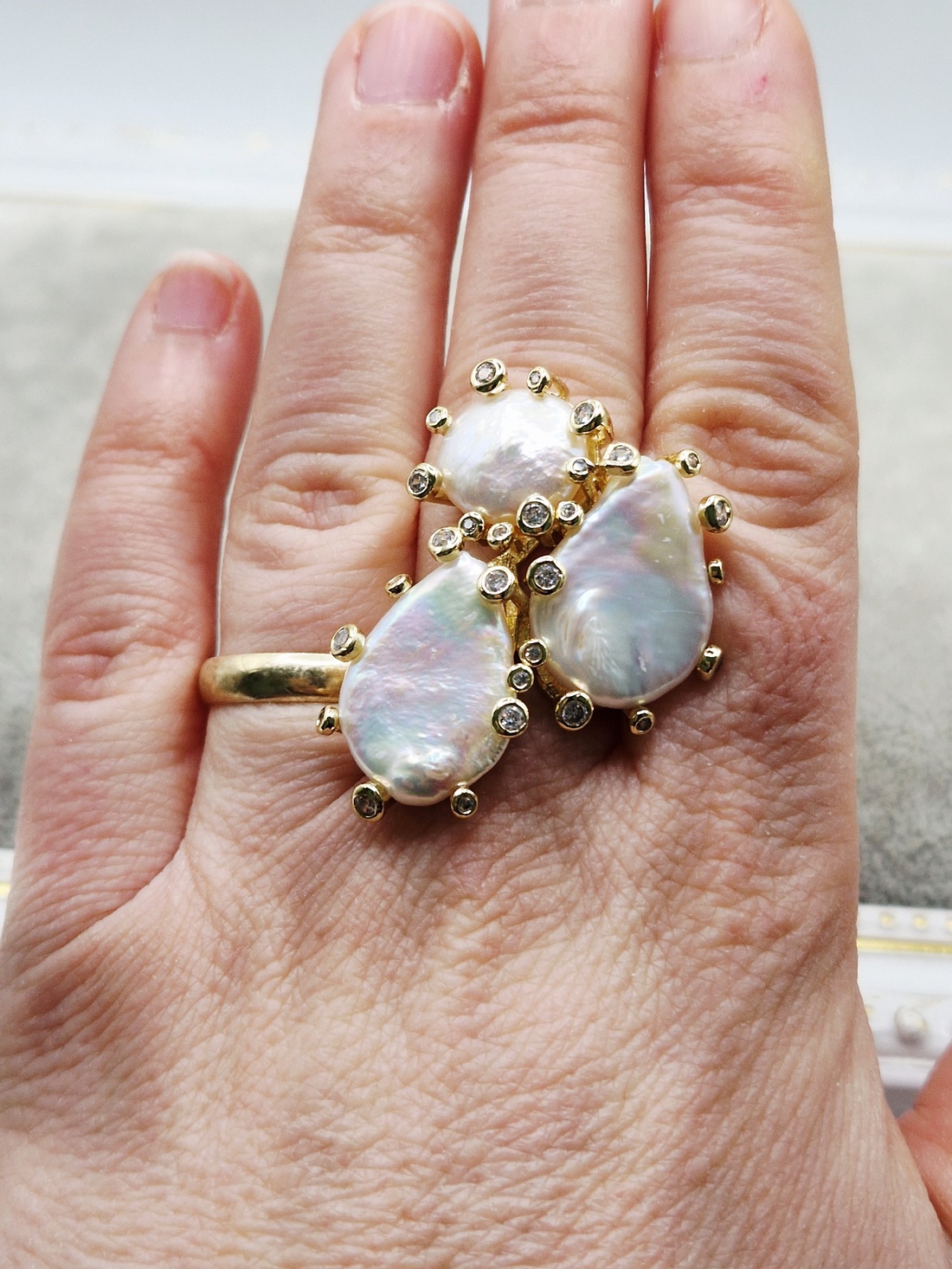 Inel auriu, reglabil, 3 perle naturale - bijuterii - inele - inele cu perle - Artynos.ro