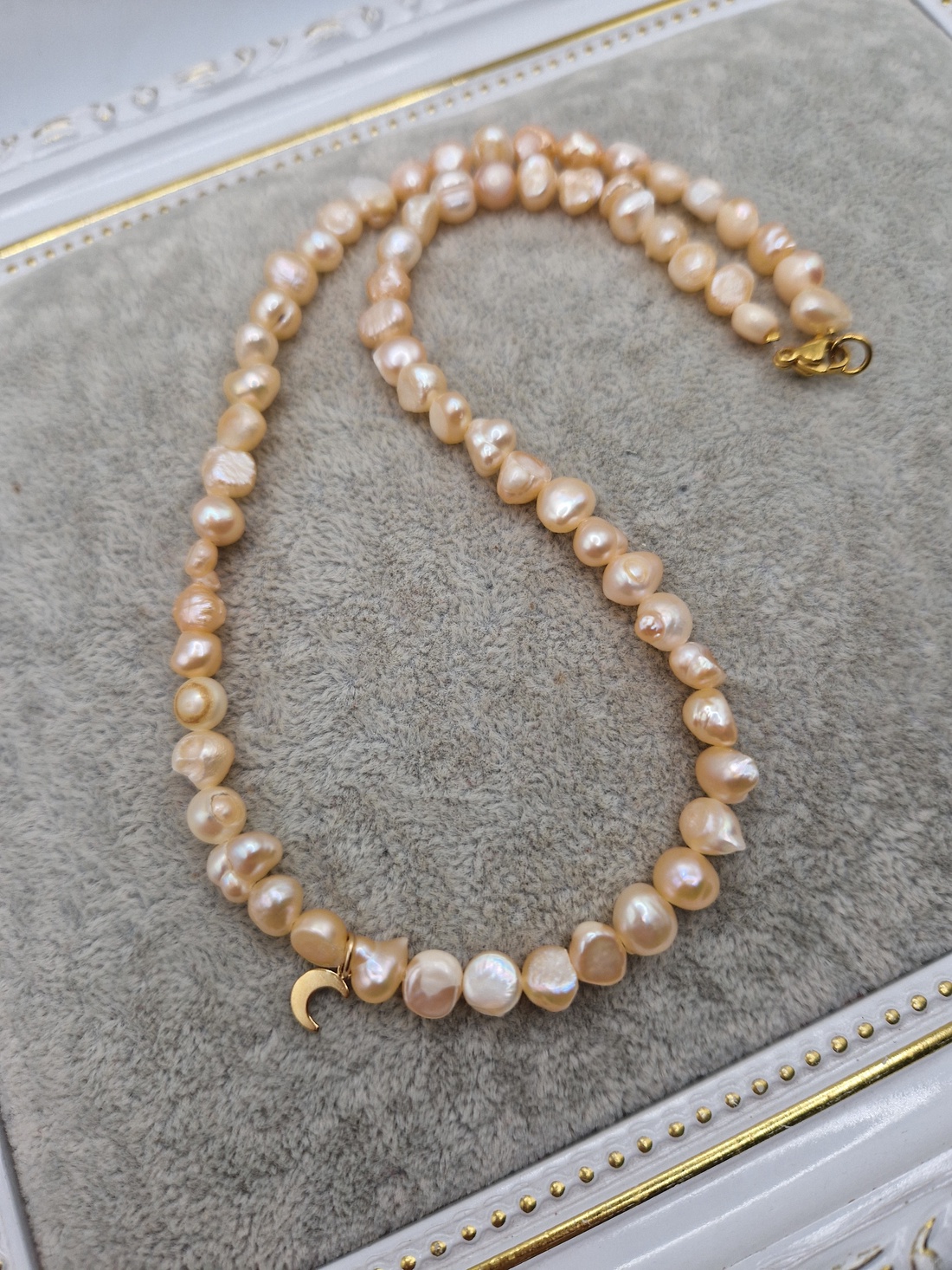 Choker Perle naturale roz somon Aur filat semiluna - bijuterii - coliere - coliere din perle - Artynos.ro