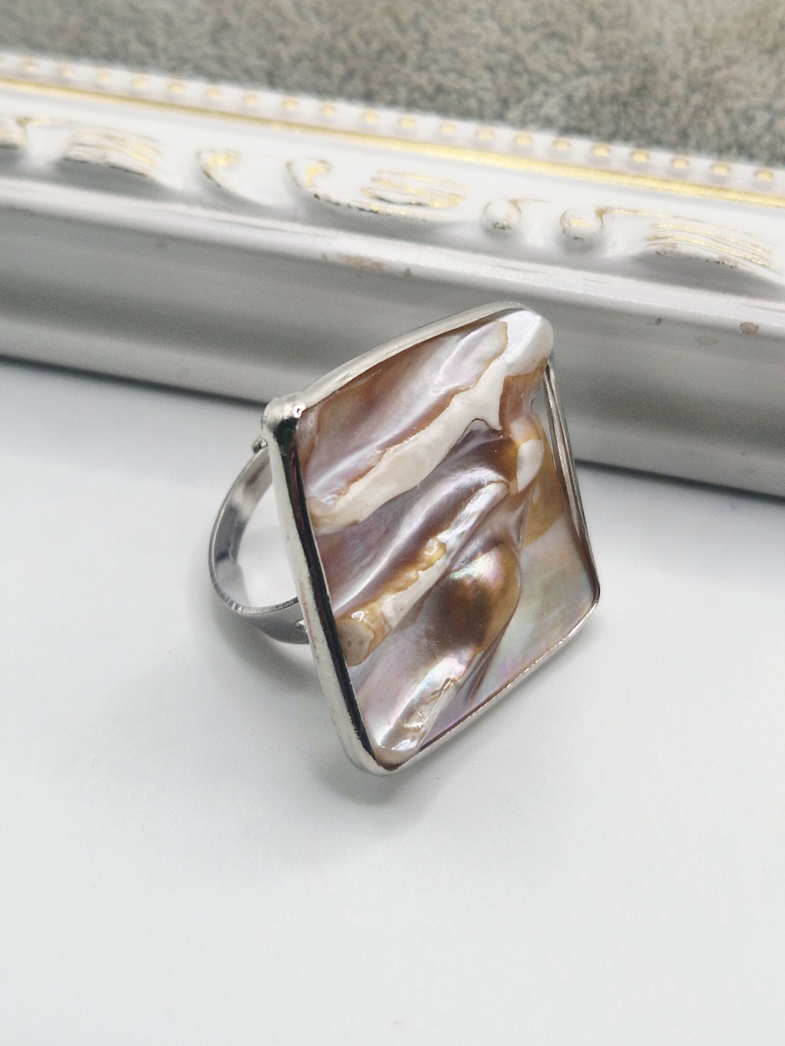 Inel reglabil, patrat, scoică cu perlă - bijuterii - inele - inele cu perle - Artynos.ro