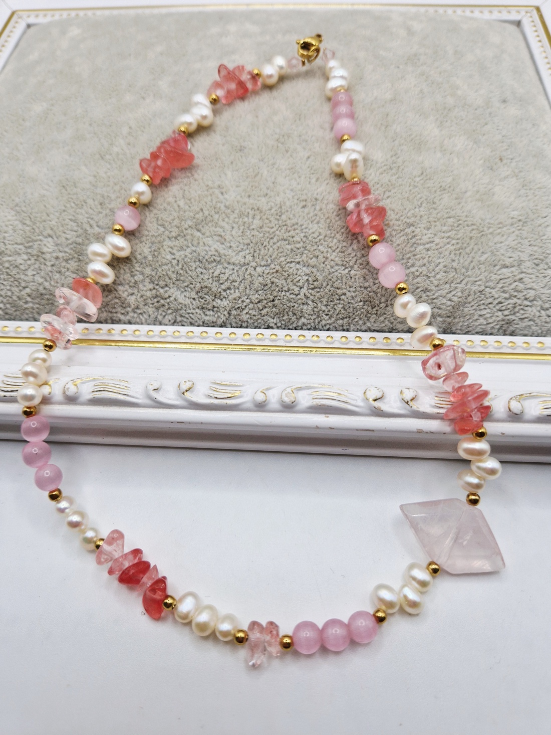 Colier Perle naturale albe Cuart roz - bijuterii - coliere - coliere din pietre semiprețioase - Artynos.ro