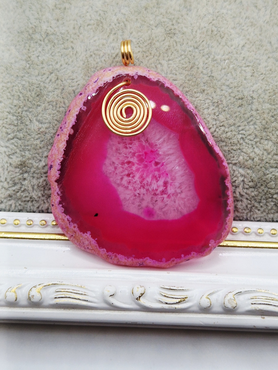 Pandantiv Agata fucsia cu anou 48x46mm - bijuterii - coliere - pandative - Artynos.ro