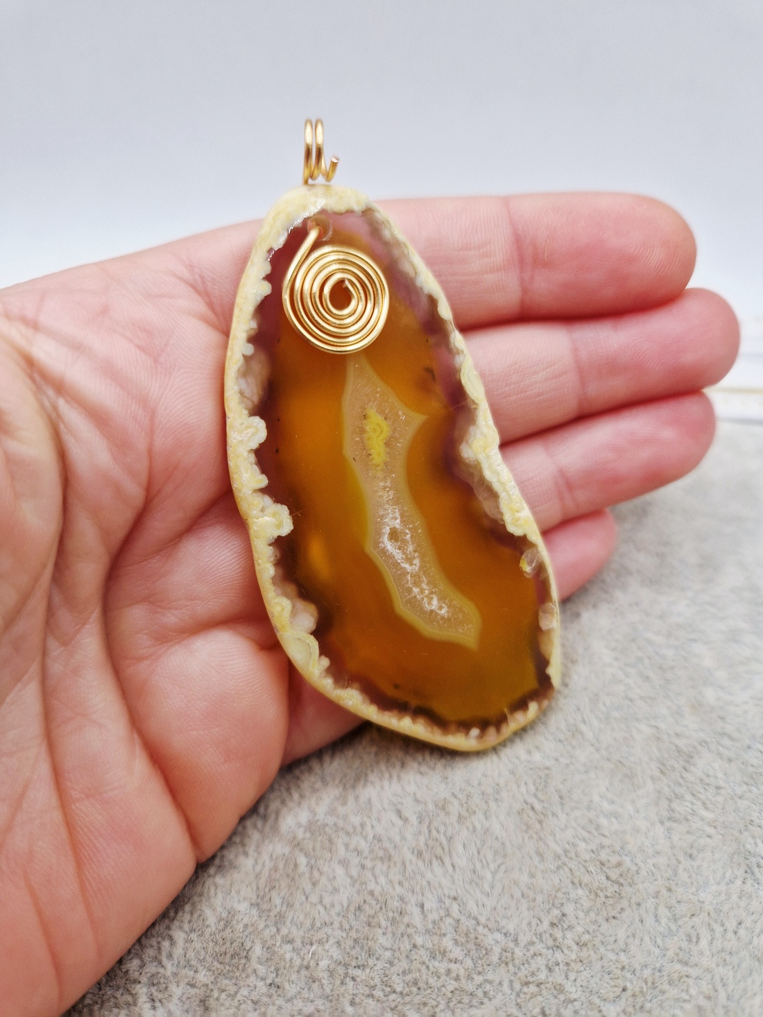 Pandantiv Agata galbena cu anou 68x34mm - bijuterii - coliere - coliere cu pandative - Artynos.ro