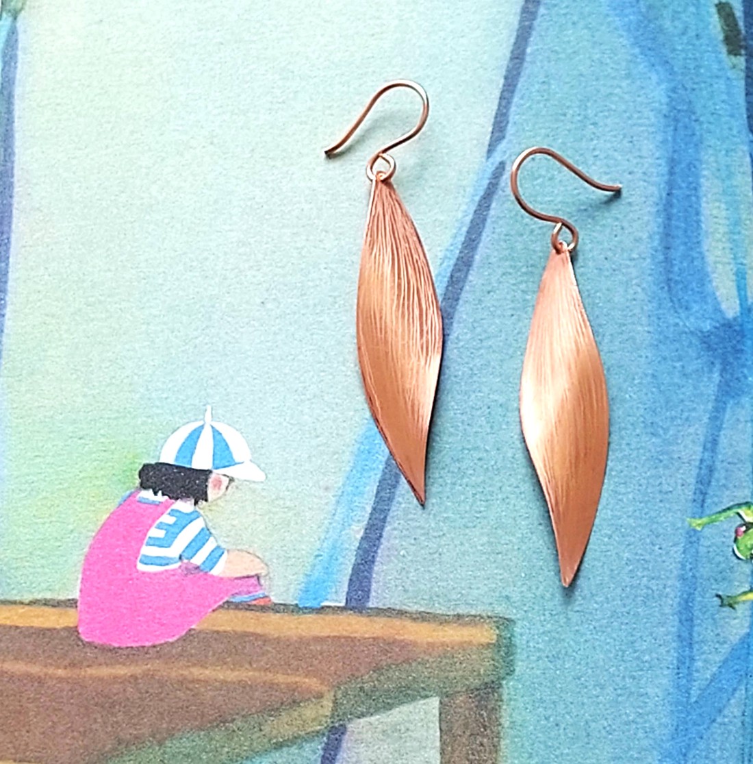 Cercei cu litere din cupru - bijuterii - cercei lungi - Artynos.ro Cercei cu litere din cupru - bijuterii - cercei lungi - Artynos.ro