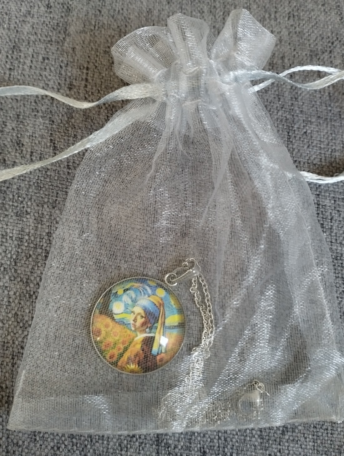 Lentile de sticlă, colier din oțel medical cu motive Van Gogh și Vermeer -  - Artynos.ro