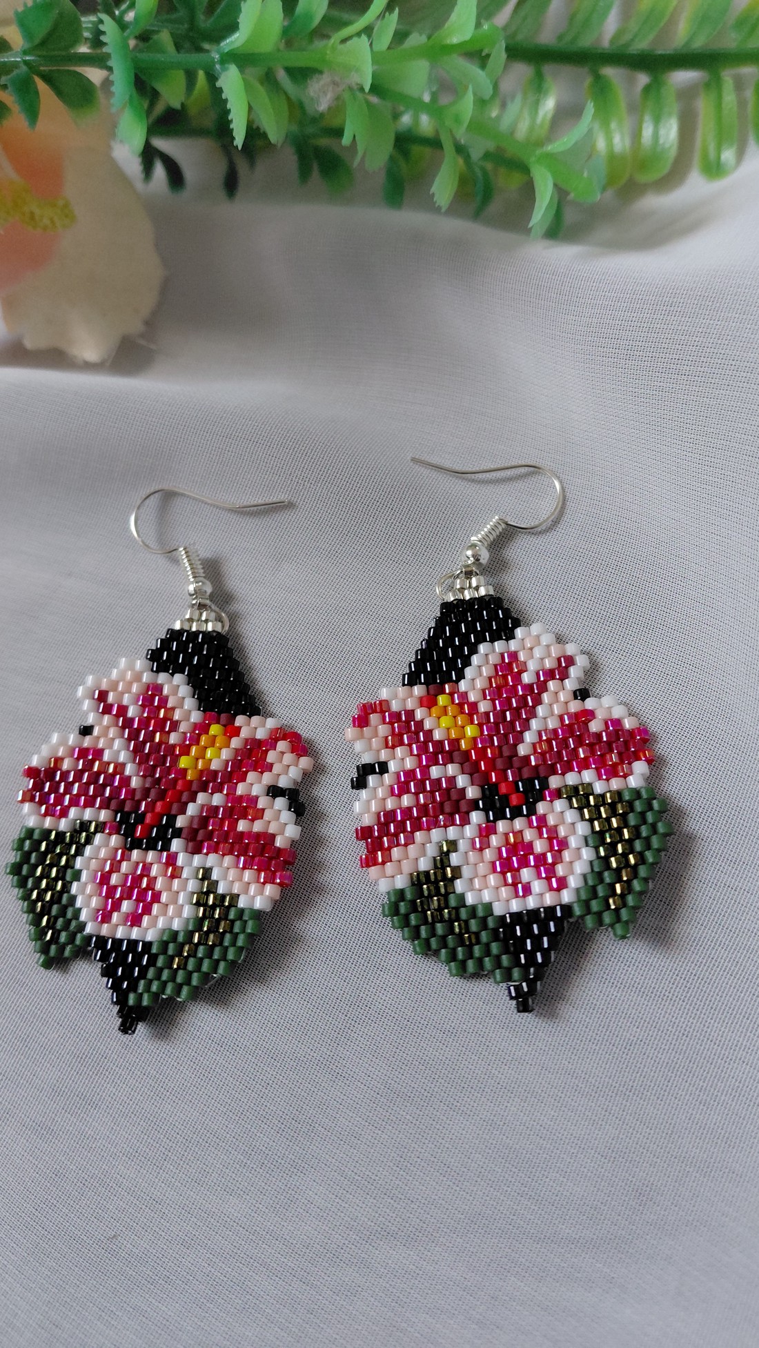 Cercei atârnători cu hibiscus  -  - Artynos.ro