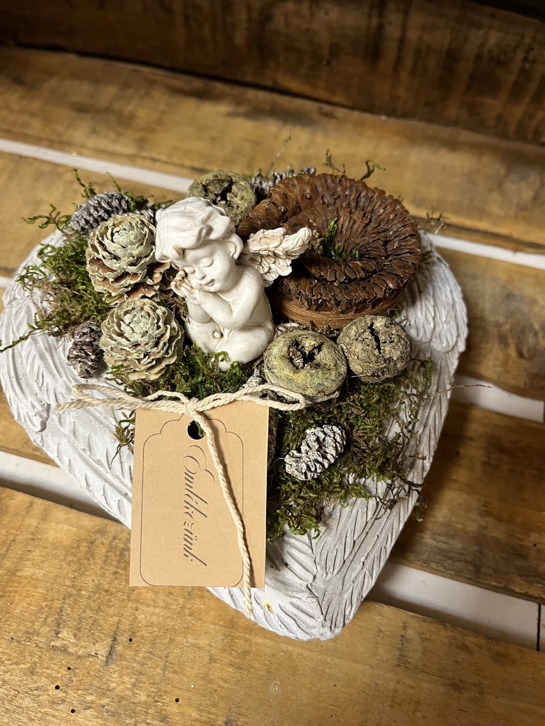 Inimă de beton ornament funerar - cu înger așezat - casă & stil de viață - obiecte religioase și de devoțiune - ornamente funerare - Artynos.ro