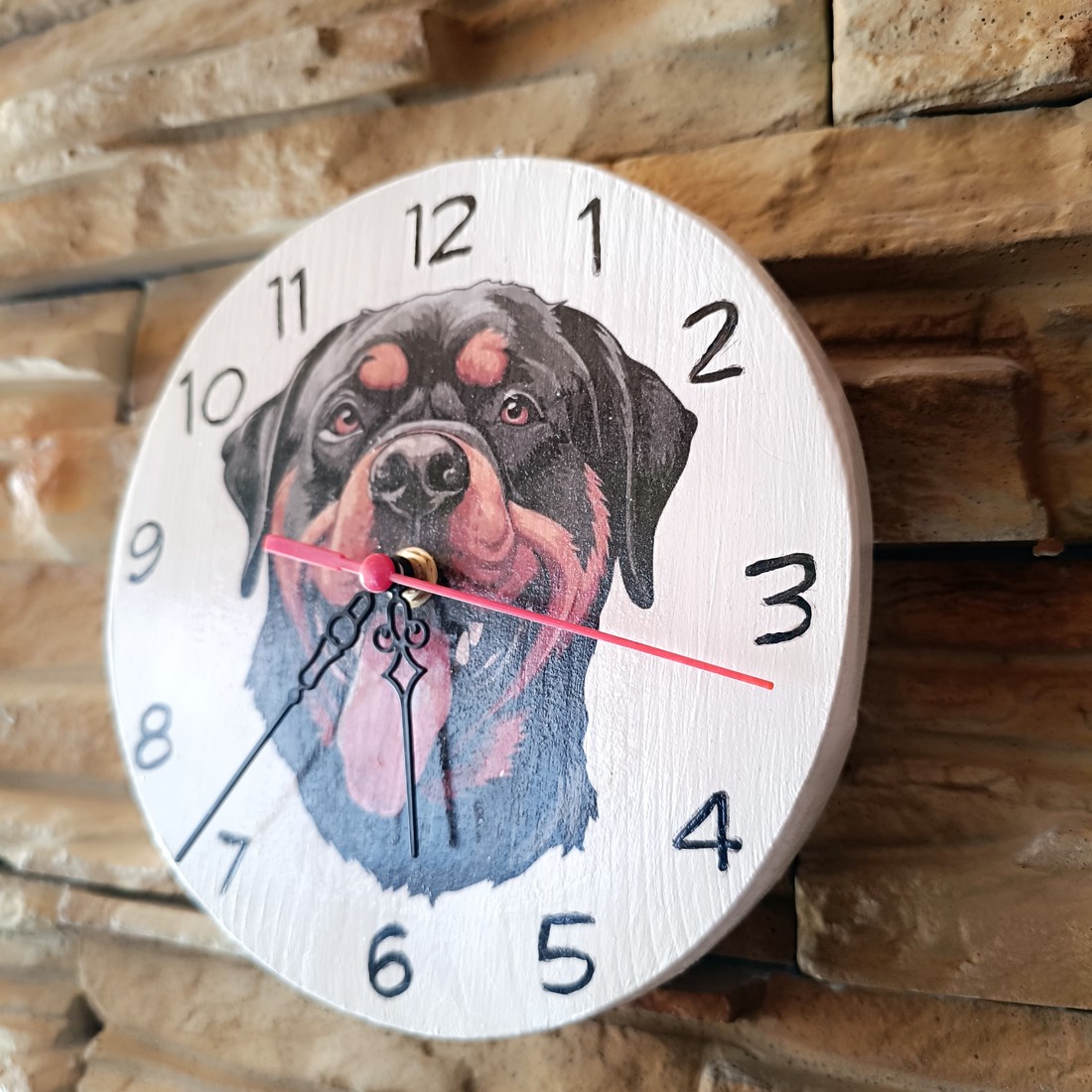 Ceas de perete din lemn cu câine rottweiler - - Artynos.ro Ceas de perete din lemn cu câine rottweiler - - Artynos.ro