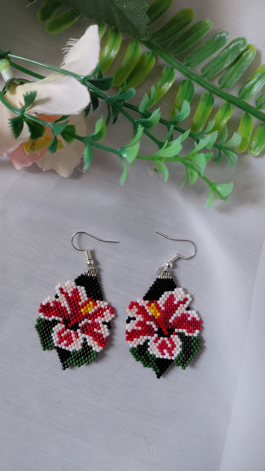 Cercei atârnători cu hibiscus  -  - Artynos.ro