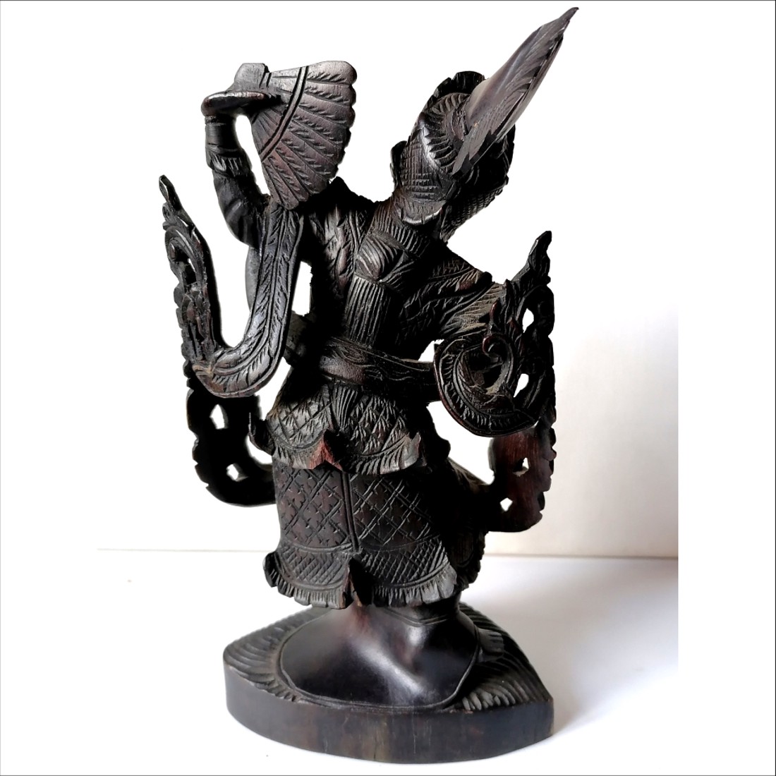 Statuie antică a zeului Vishnu realizată pe insula Java - arte vizuale și accesorii  - sculptură - statuie lemn - Artynos.ro