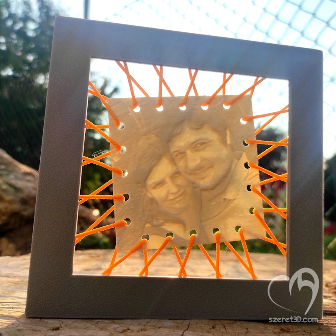 Cadru foto cu propria fotografie care iese la lumină - - Artynos.ro Cadru foto cu propria fotografie care iese la lumină - - Artynos.ro