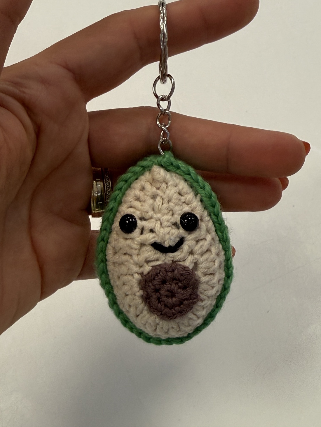 Breloc Avocado crosetat manual - geantă și husă - accesorii genți - breloc - Artynos.ro Breloc Avocado crosetat manual - geantă și husă - accesorii genți - breloc - Artynos.ro