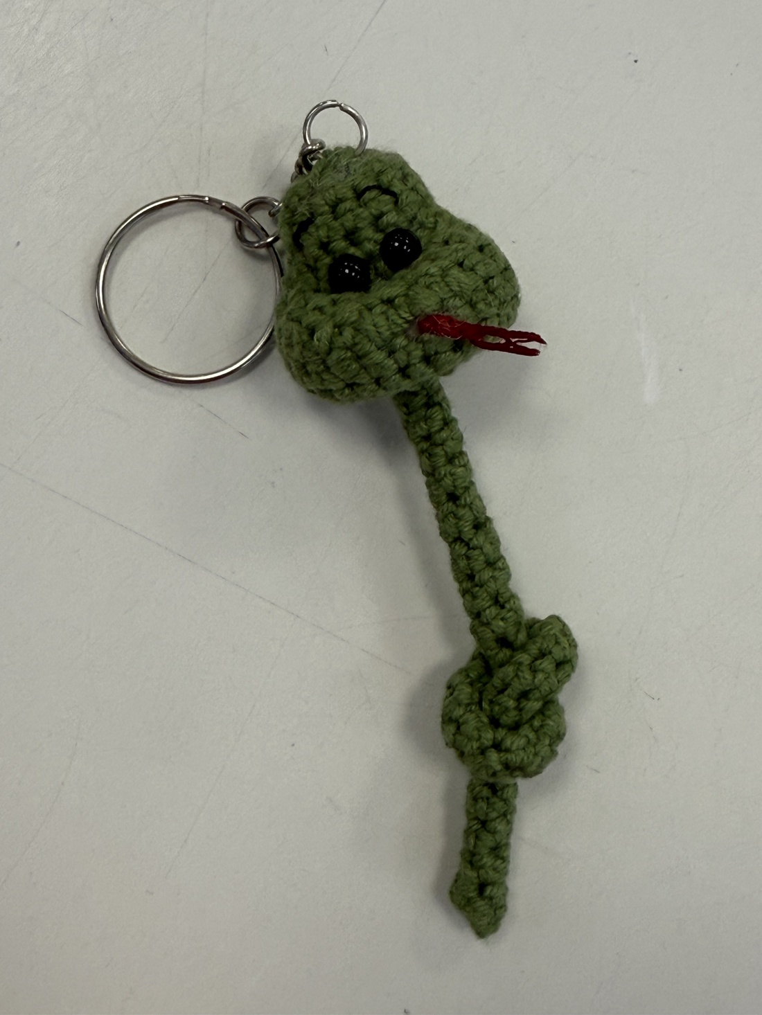 Breloc crosetat manual Sarpe - geantă și husă - accesorii genți - breloc - Artynos.ro Breloc crosetat manual Sarpe - geantă și husă - accesorii genți - breloc - Artynos.ro