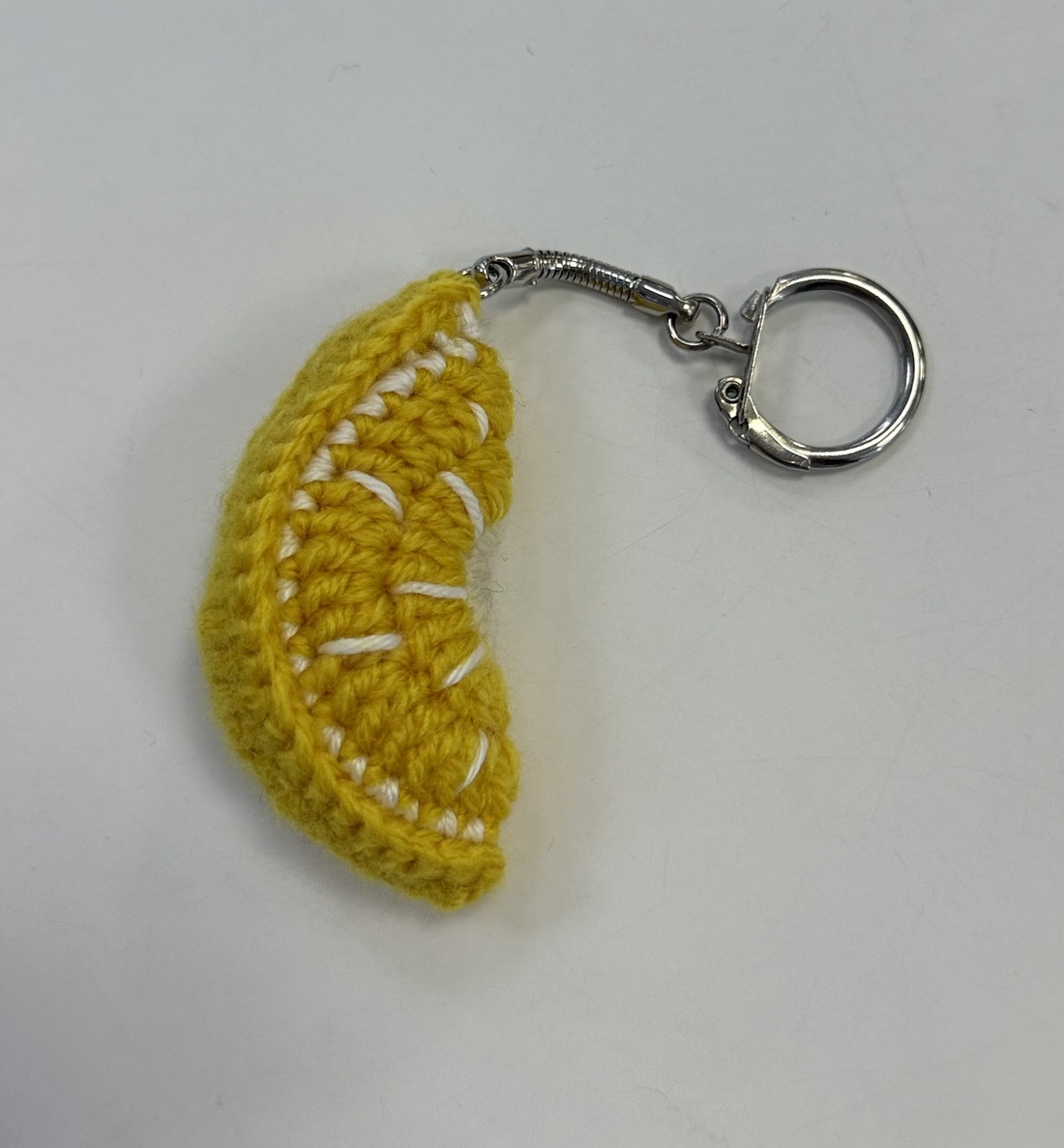 Breloc Lamaie crosetat manual - geantă și husă - accesorii genți - breloc - Artynos.ro Breloc Lamaie crosetat manual - geantă și husă - accesorii genți - breloc - Artynos.ro