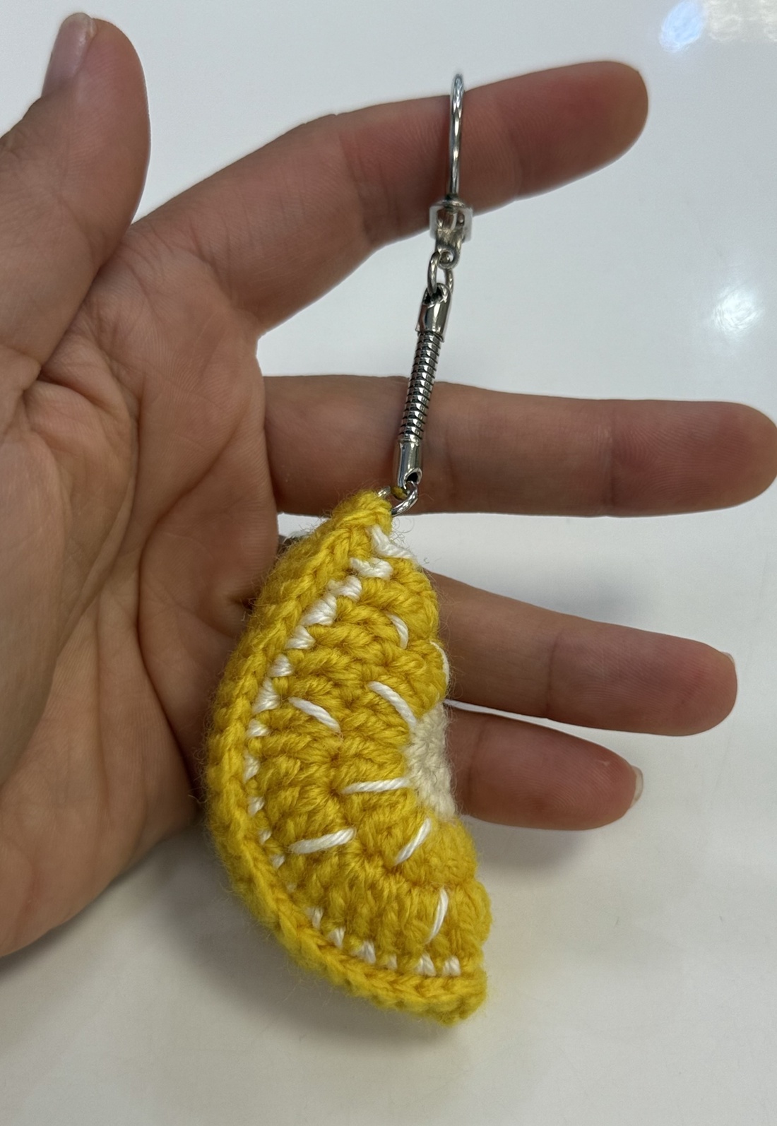 Breloc Lamaie crosetat manual - geantă și husă - accesorii genți - breloc - Artynos.ro Breloc Lamaie crosetat manual - geantă și husă - accesorii genți - breloc - Artynos.ro