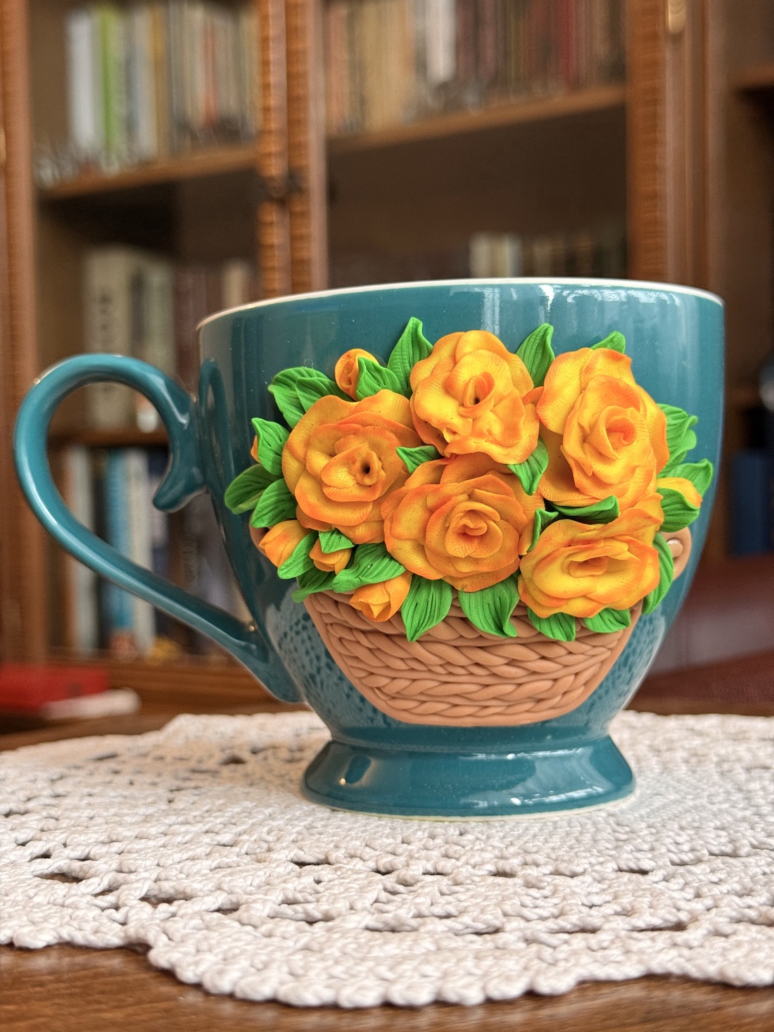 Cana cu decor lucrat manual �Coșuleț cu flori - casă & stil de viață - echipamente de bucătărie - accesorii de servire - căni - Artynos.ro