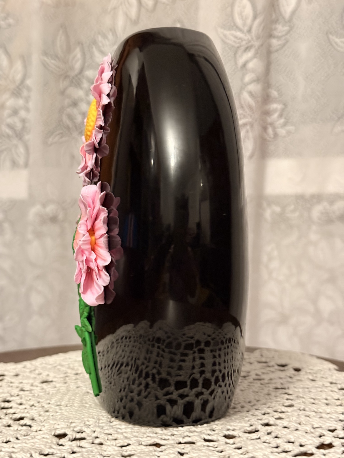 Vază neagră decorată manual �Flori - casă & stil de viață - decorațiuni de casă - accesorii florale - vaze - Artynos.ro