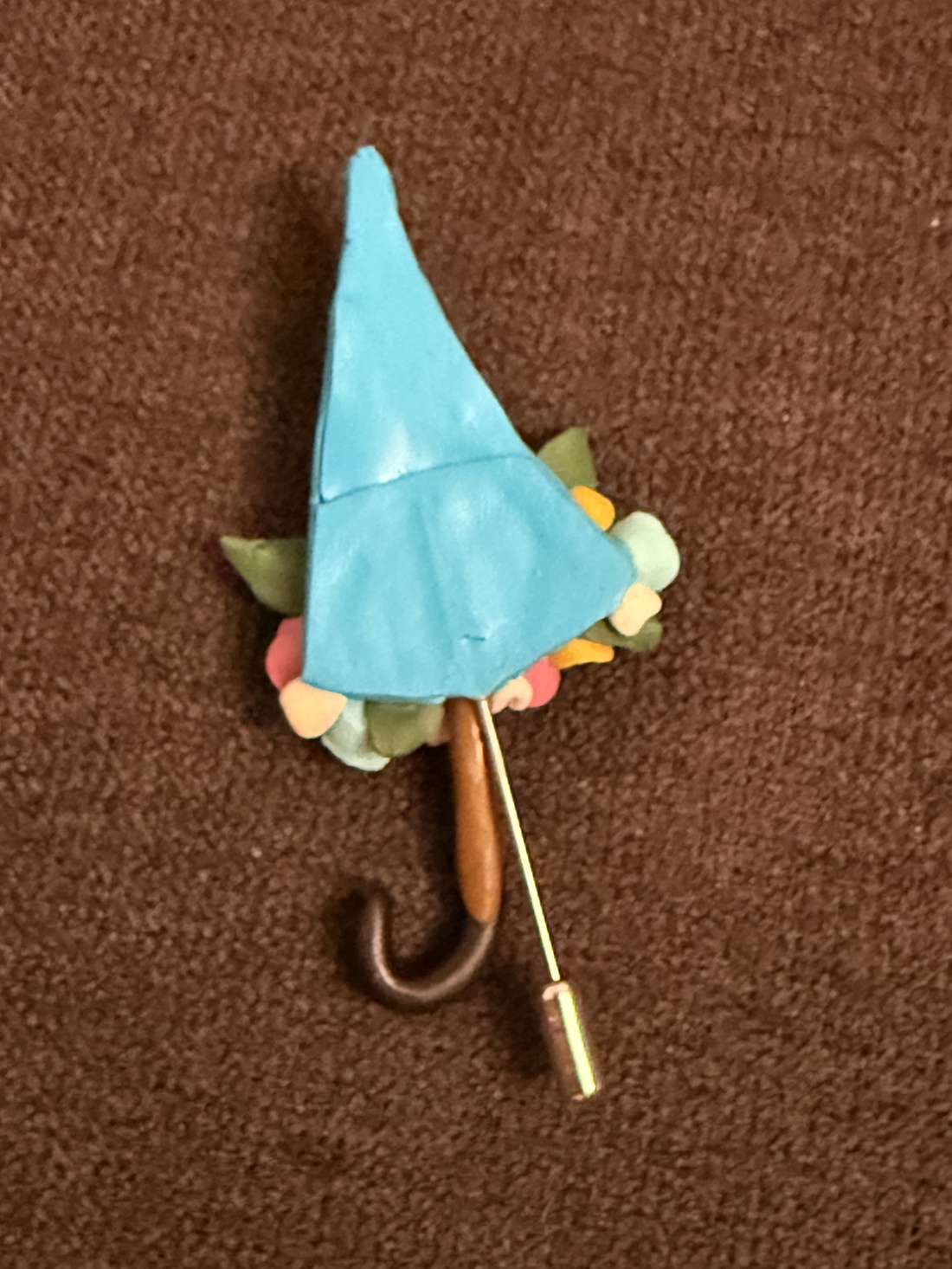 Broșă �Umbrelă cu flori lucrată manual - bijuterii - broșe - Artynos.ro