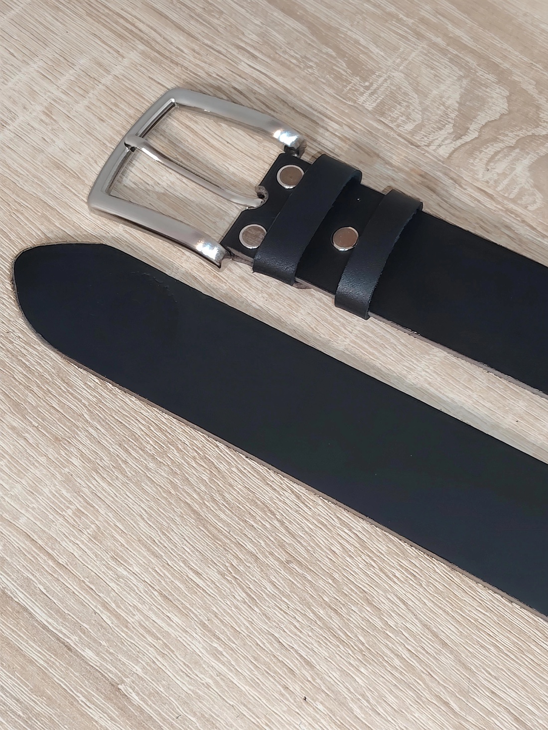 Curea Clasică Neagră din Piele Tăbăcită Vegetal (Grosime 3mm) � Lucrată Manual - îmbrăcăminte și modă - curele și catarame artizanale - curele - Artynos.ro