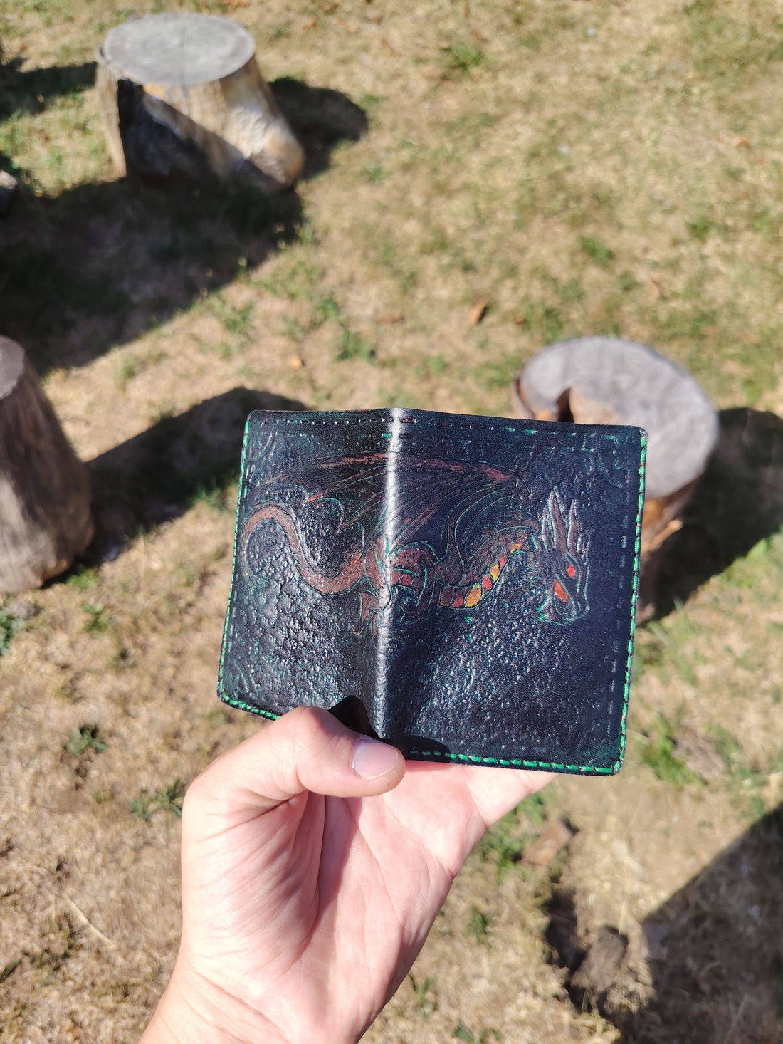 Portofel din piele naturală, gravat și pictat manual, model Dragon - genți și portofele - portofele, huse, suporturi - portofele - portofel bărbați - Artynos.ro