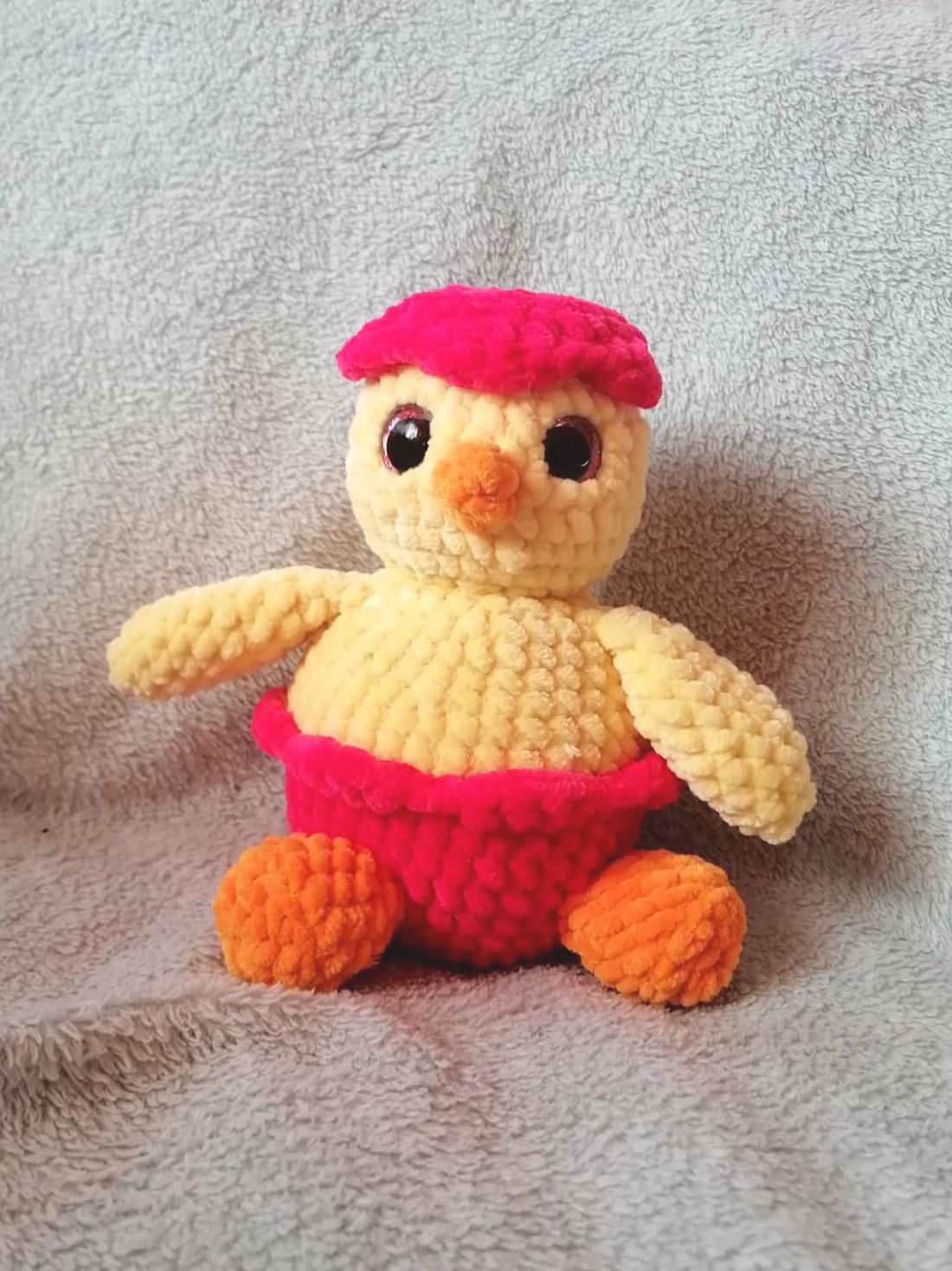 Puișor in coajă de ou - jucării și echipamente pentru copii - plușuri - păsări de pluș - Artynos.ro