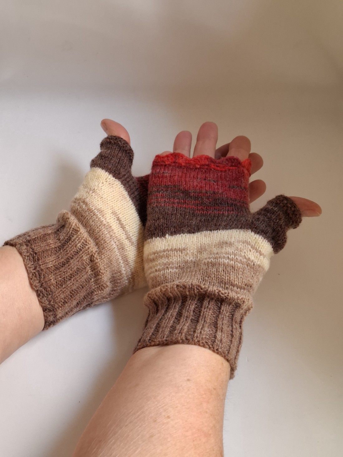 Mănuși tricotate manual, încălzitor de mână - îmbrăcăminte și modă - eșarfe, pălării, fularuri - mănușă - Artynos.ro
