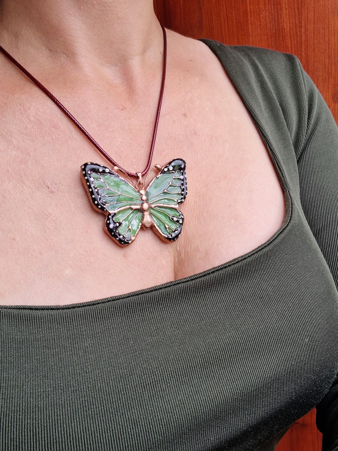 Pandantiv 2 în 1 cu două fețe, albastru-verde, cu fleur-de-lis regal - - Artynos.ro Pandantiv 2 în 1 cu două fețe, albastru-verde, cu fleur-de-lis regal - - Artynos.ro