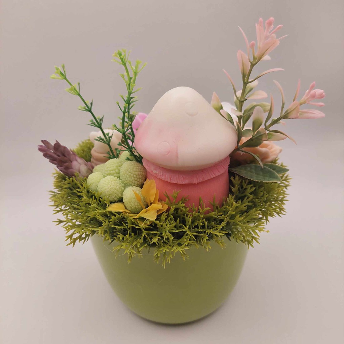Oală din ceramică verde cu flori de săpun și figuri de săpun - - Artynos.ro Oală din ceramică verde cu flori de săpun și figuri de săpun - - Artynos.ro
