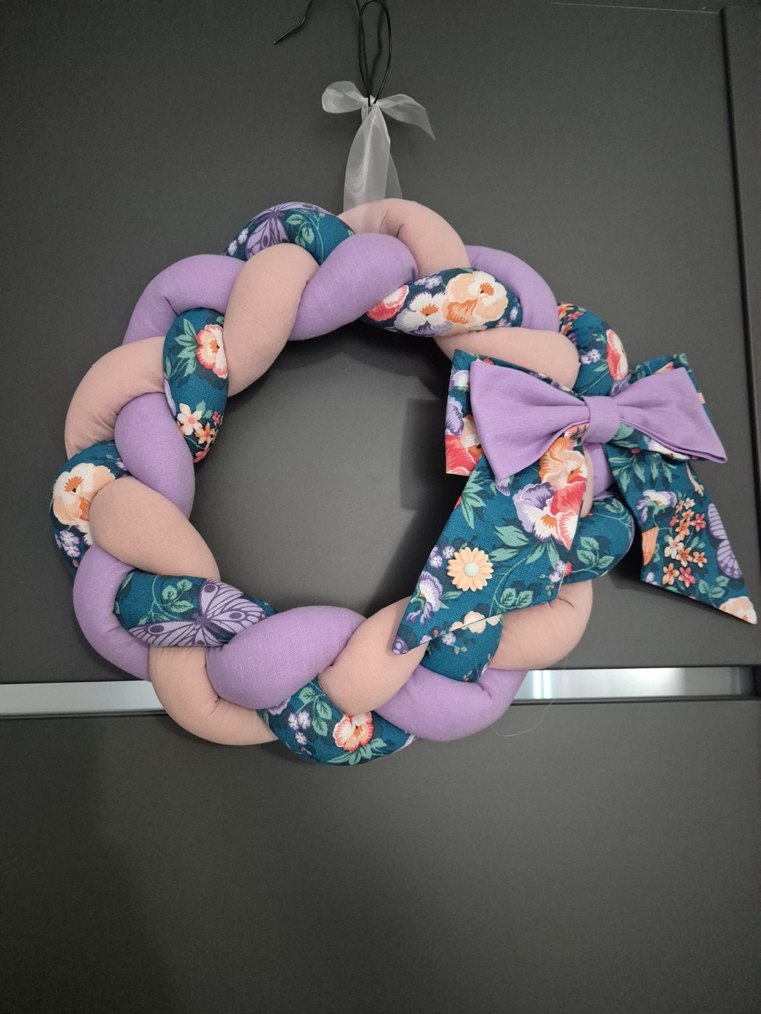 Decorarea ușii cu arc violet, decorarea ferestrei - - Artynos.ro Decorarea ușii cu arc violet, decorarea ferestrei - - Artynos.ro