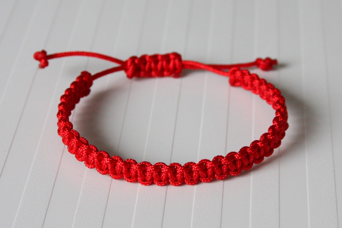 Brățară de protecție - Brățară macramé împletită roșie - - Artynos.ro Brățară de protecție - Brățară macramé împletită roșie - - Artynos.ro
