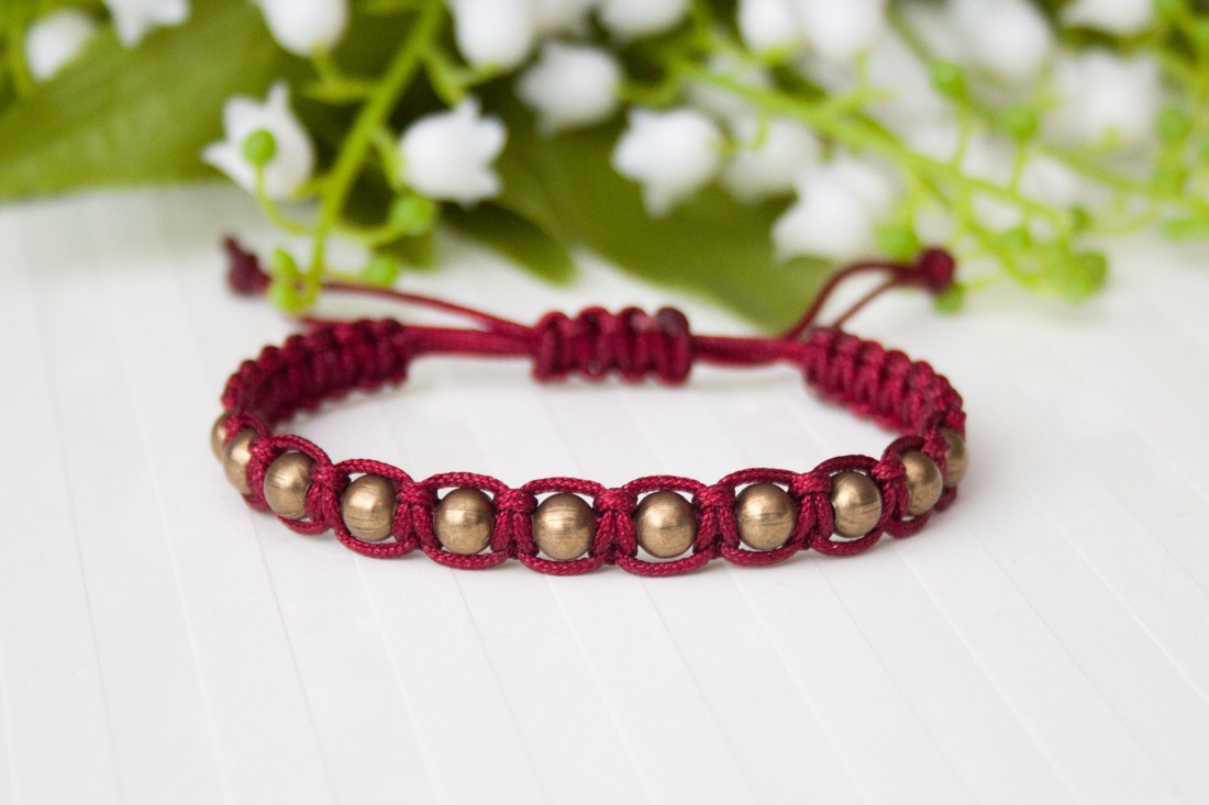 Brățară macramé împletită - Beads burgundy -  - Artynos.ro