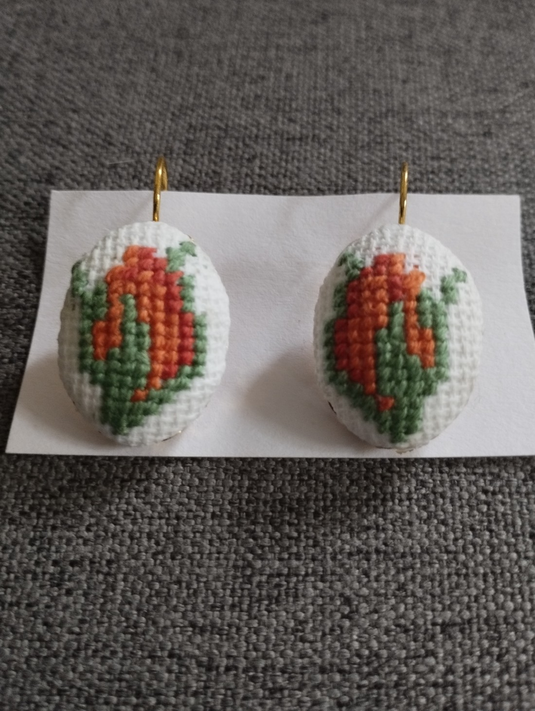 cercei brodați cu trandafir - - Artynos.ro cercei brodați cu trandafir - - Artynos.ro