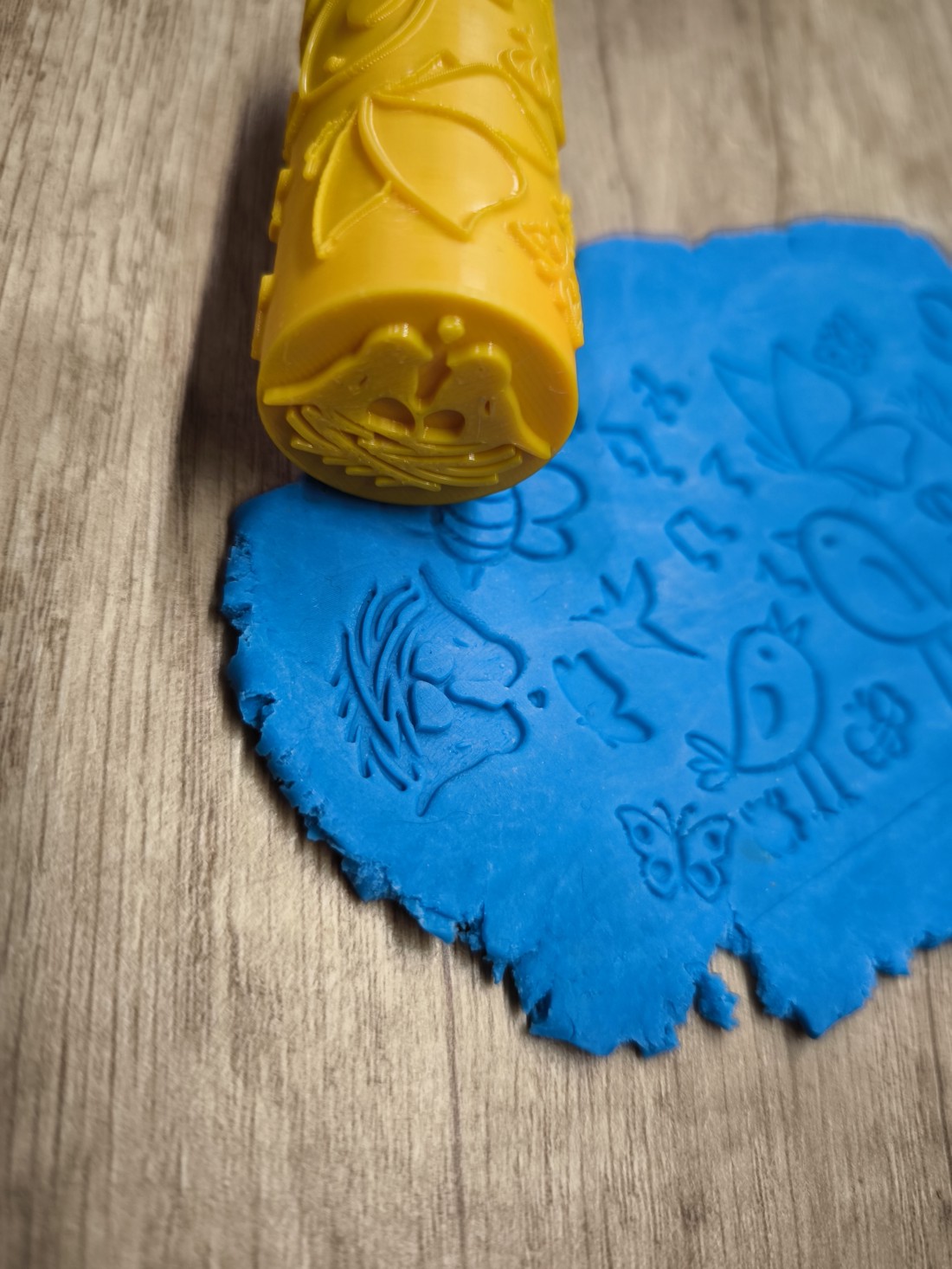 Cilindru de modelare cu motive florale de primăvară � Pentru modelarea plastilinei și a prăjiturilor � Imprimat 3D -  - Artynos.ro