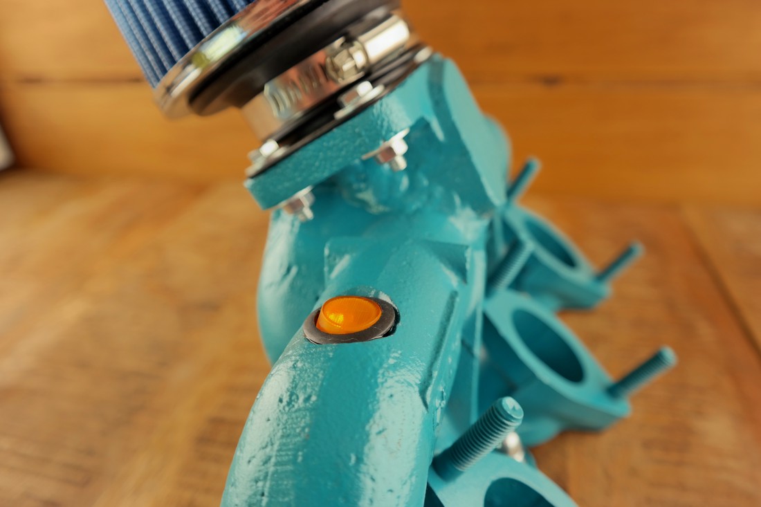 Lampă de masă realizată din piese de mașină - casă & stil de viață - lămpi și corpuri de iluminat - lampă de ambianță - Artynos.ro