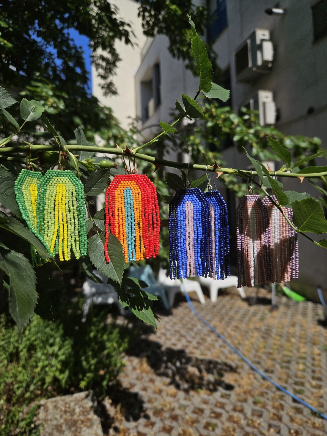 Cercei in 3 culori - bijuterii - cercei - cercei cu franjuri - Artynos.ro