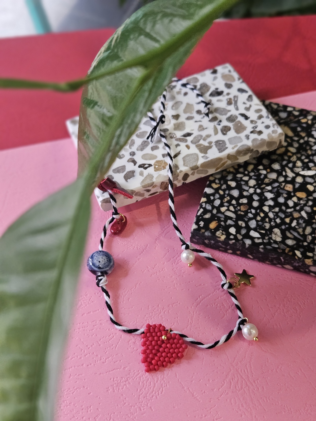 Lănțișor șnur iubesc - bijuterii - coliere - coliere din mărgele - Artynos.ro