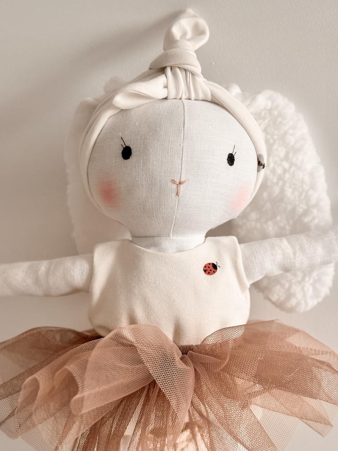 Păpușă de pluș 40 cm - Iepurina Balerina costum mauve/tull roz - Popette Atelier - jucării și echipamente pentru copii - jucării și accesorii pentru copii - păpușă de îmbrăcat - Artynos.ro