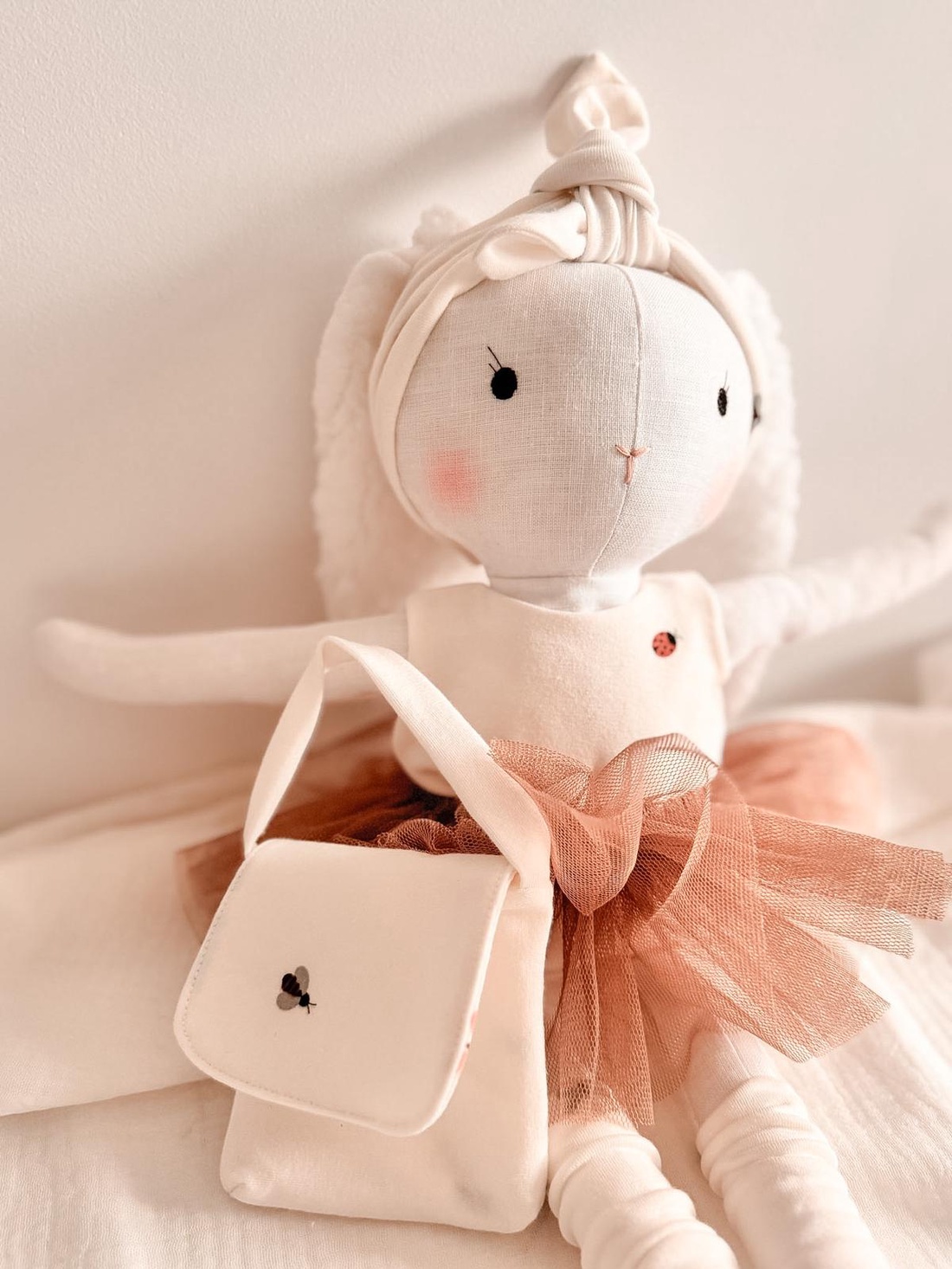 Păpușă de pluș 40 cm - Iepurina Balerina costum mauve/tull roz - Popette Atelier - jucării și echipamente pentru copii - jucării și accesorii pentru copii - păpușă de îmbrăcat - Artynos.ro