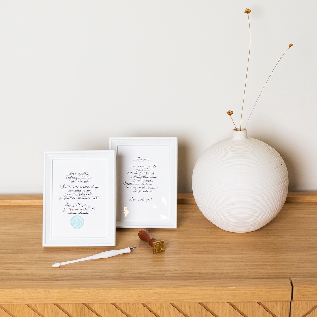 Tablou caligrafiat, cu mesaj pentru nasi - accesorii nuntă - materiale decor pentru nuntă - tablouri și indicatoare nuntă - Artynos.ro Tablou caligrafiat, cu mesaj pentru nasi - accesorii nuntă - materiale decor pentru nuntă - tablouri și indicatoare nuntă - Artynos.ro