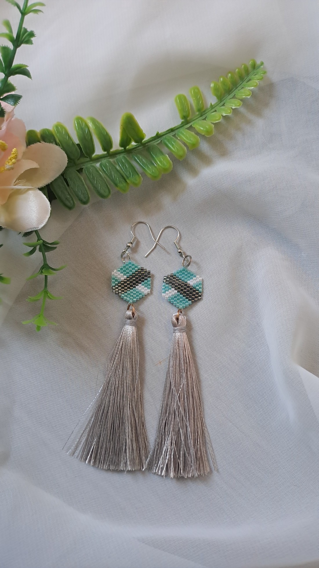 Tassel - cercei cu ciucuri - - Artynos.ro Tassel - cercei cu ciucuri - - Artynos.ro